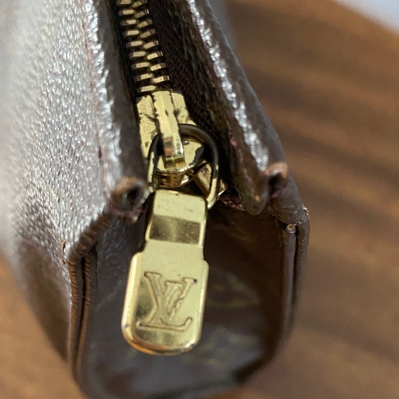 Louis Vuitton Monogram Poche Toiletry Pouch 26 - Picture 4 of 10